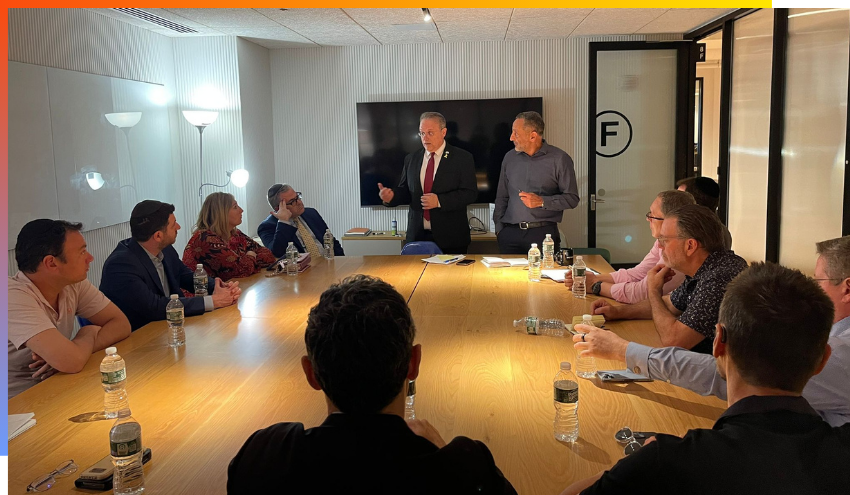 WZO Chairman Yaakov HaGoel and Rafael Cohen address the Aish Jewish Wisdom Society in Manhattan