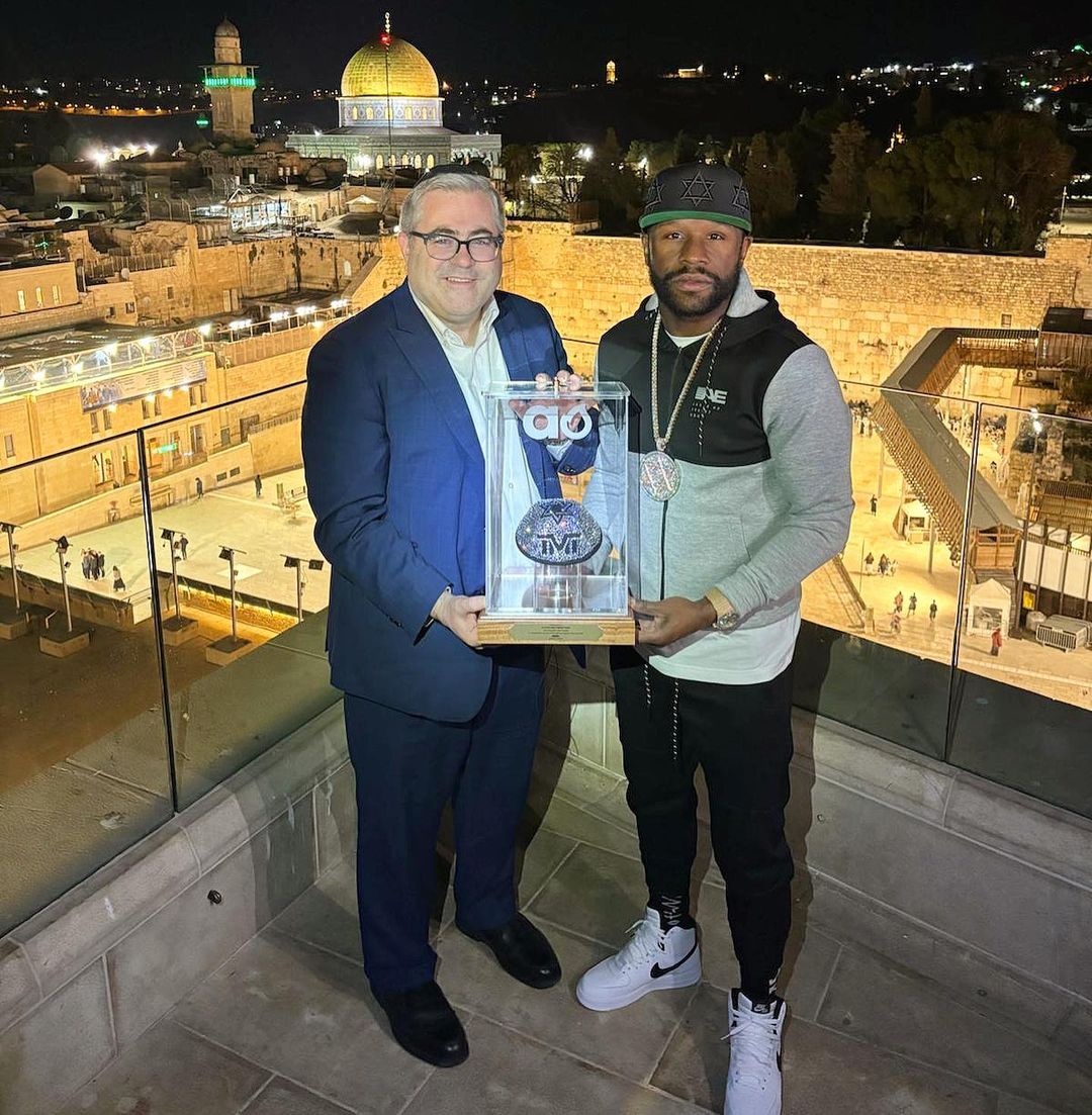 Floyd Mayweather receives Champion for Israel Award