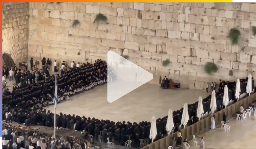 The Ani Ma'amin prayer being sung at the Western Wall at midnight.