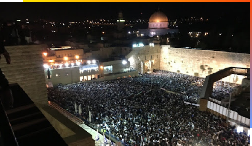 Kotel plaza during slichot