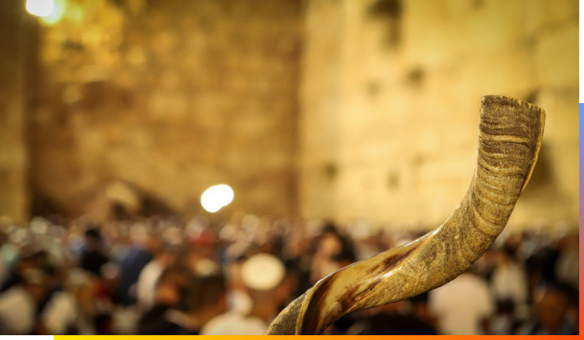 shofar being blown at the kotel