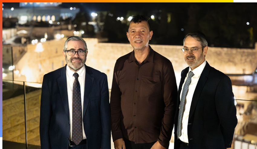 Rabbi Rowe, Rabbi Burg and an Indigenous leader