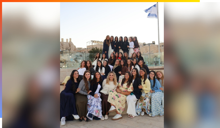 efg@Aish students on the roof of the Dan Family Aish World Center.