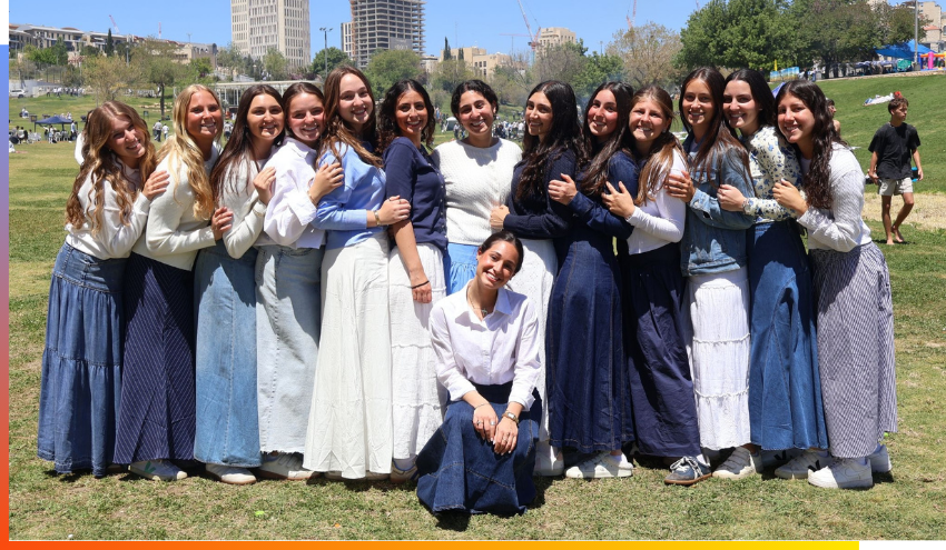 Aish students celebrate the summer session in Atzmaut Park in Jerusalem.