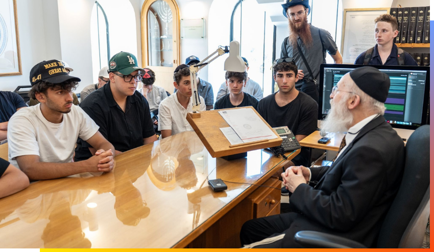 Aish Rosh Yeshiva Rabbi Yitzchak Berkovits took time to study with visiting students over the summer