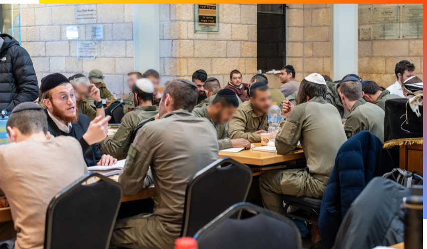 Soldiers from the Chashmonaim brigade studying at Aish