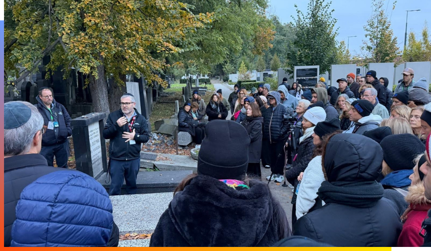 Rabbi Burg Addresses Living Legacy Participants