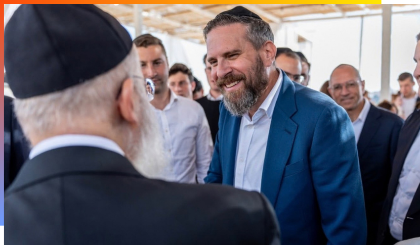 Aish Pillar Azi Mandel speaking with Aish Rosh Yeshiva Rabbi Yitzchak Berkovits